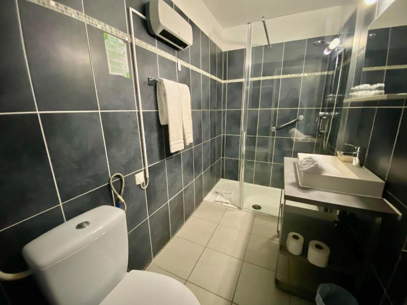 Two Connecting Double Rooms image 2