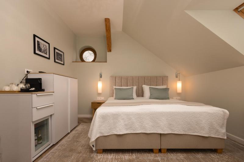 Deluxe Room image 3