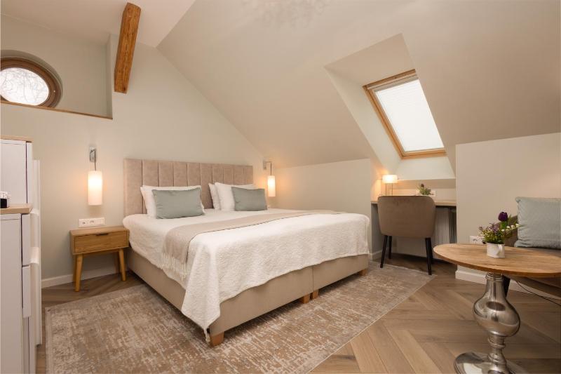 Deluxe Room image 2