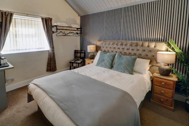 Small Double Room image 3