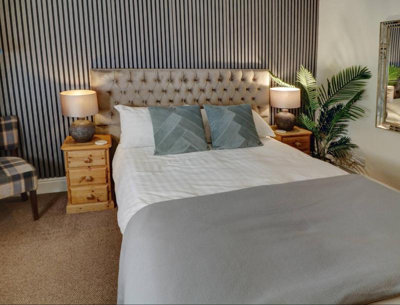 Small Double Room image 2