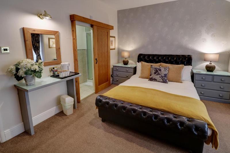 Standard Double Room image 4