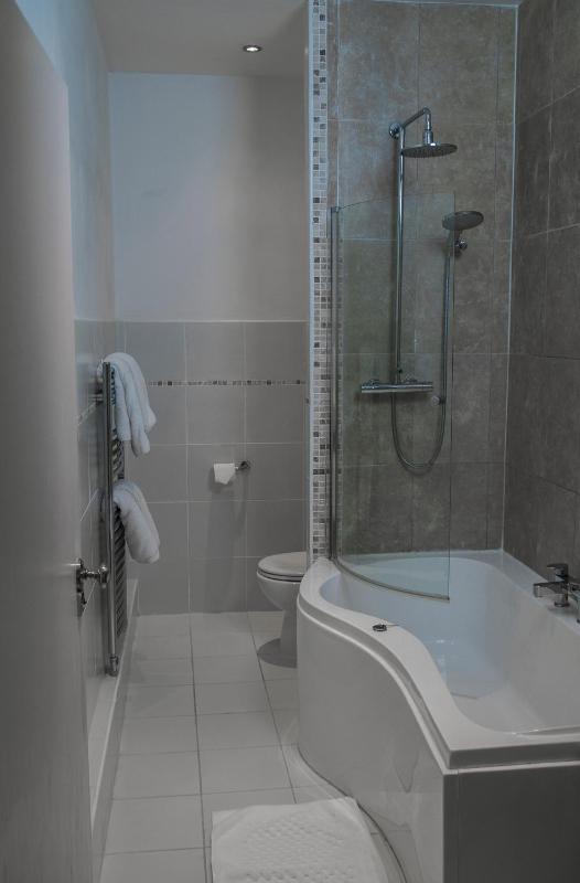 Clarence Court Hotel - image 4