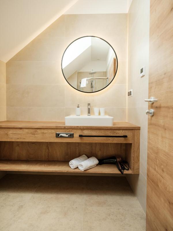 Standard Suite image 3
