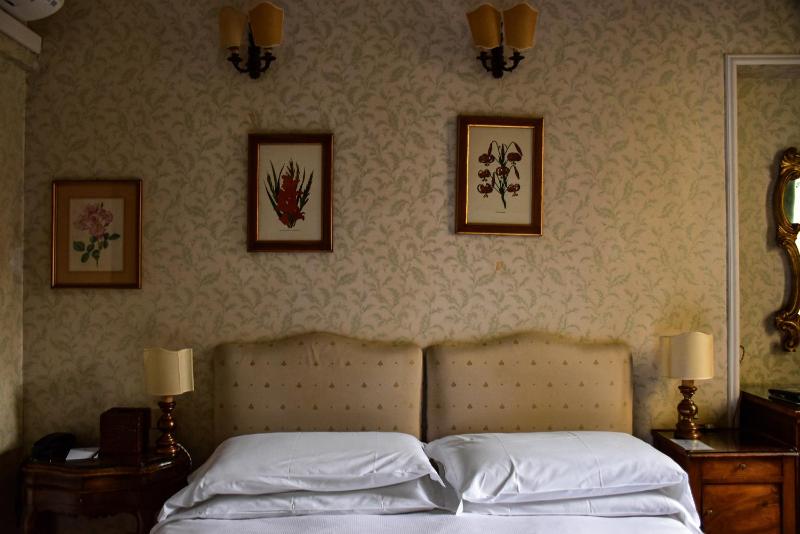 Classic Double Room image 4