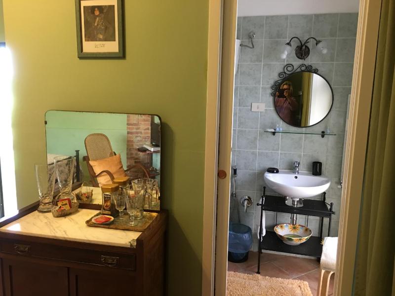 Double Room image 3