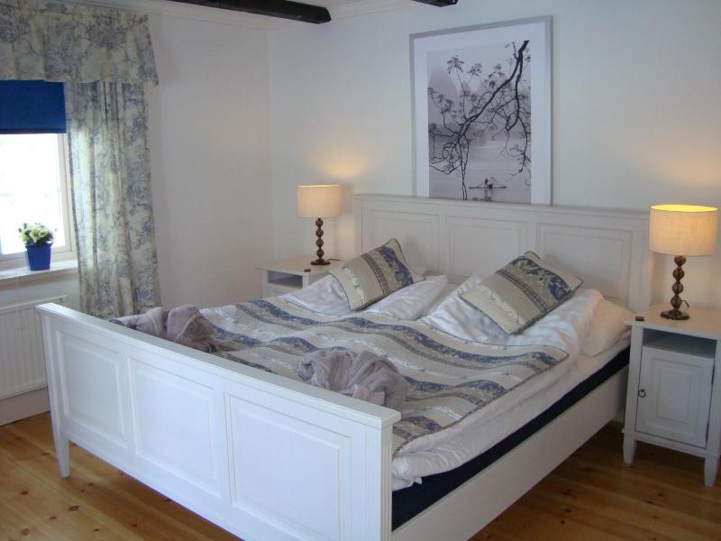 Double or Twin Room image 4