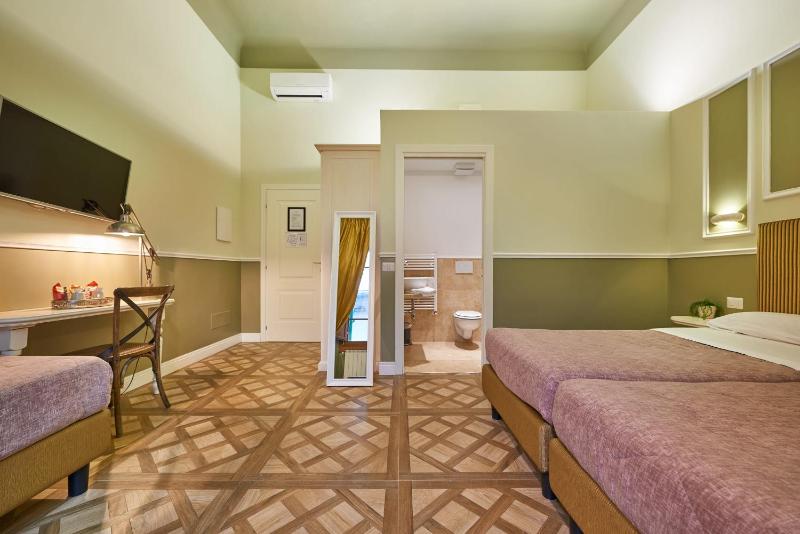 Superior Triple Room image 2