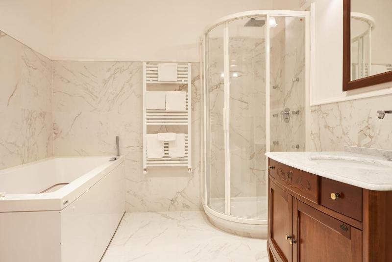 Family Room (2 Adults + 2 Children) image 2