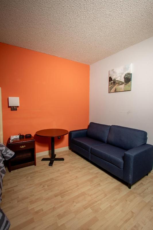 King Room - Non-Smoking image 4