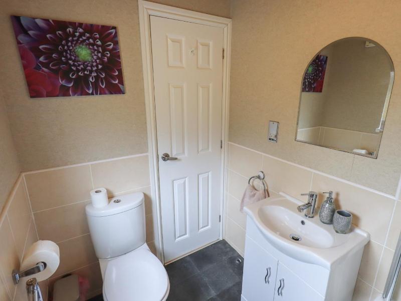 Striding Edge Lodge - image 25