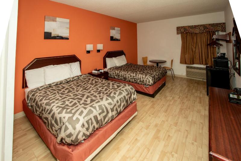 Quadruple Room - Non-Smoking image 1
