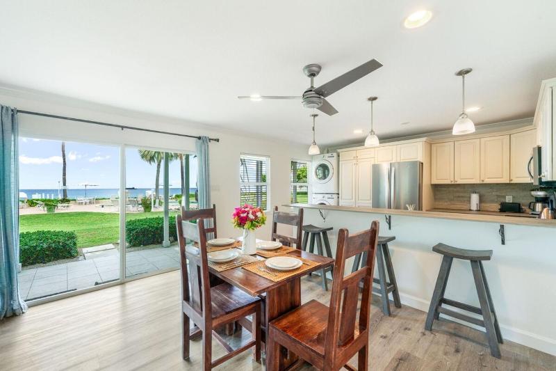 7 Mile Beach 2BR Ground Floor Oceanfront Condo with Pool and large Patio Sleeps 6 - image 12