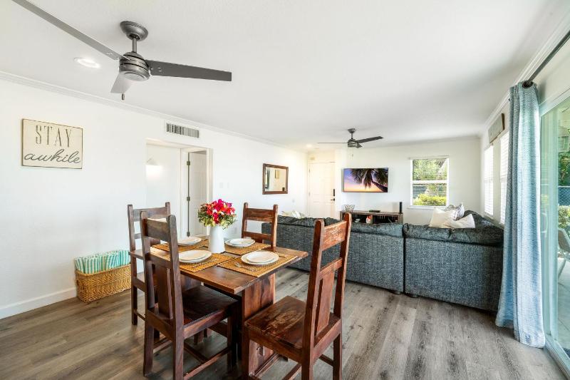 7 Mile Beach 2BR Ground Floor Oceanfront Condo with Pool and large Patio Sleeps 6 - image 16