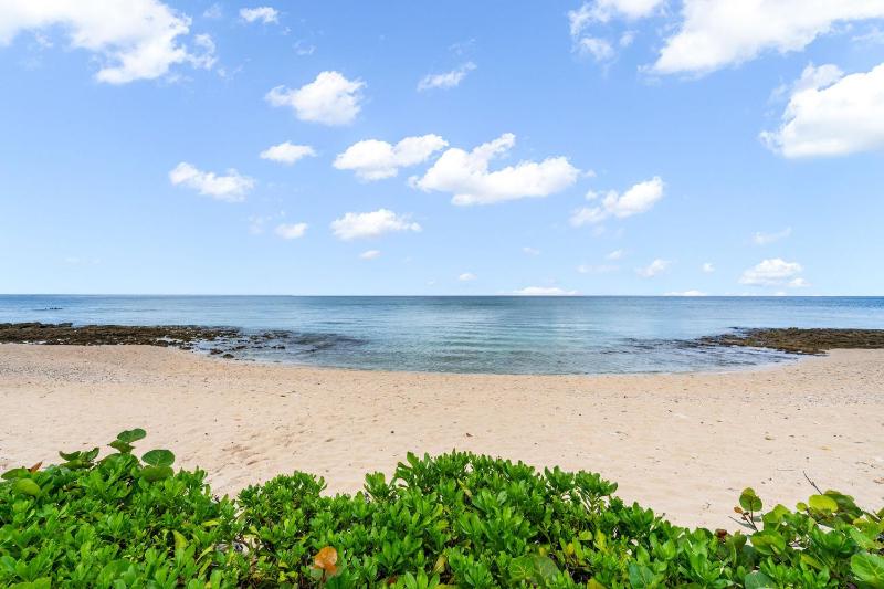 7 Mile Beach 2BR Ground Floor Oceanfront Condo with Pool and large Patio Sleeps 6 - image 13