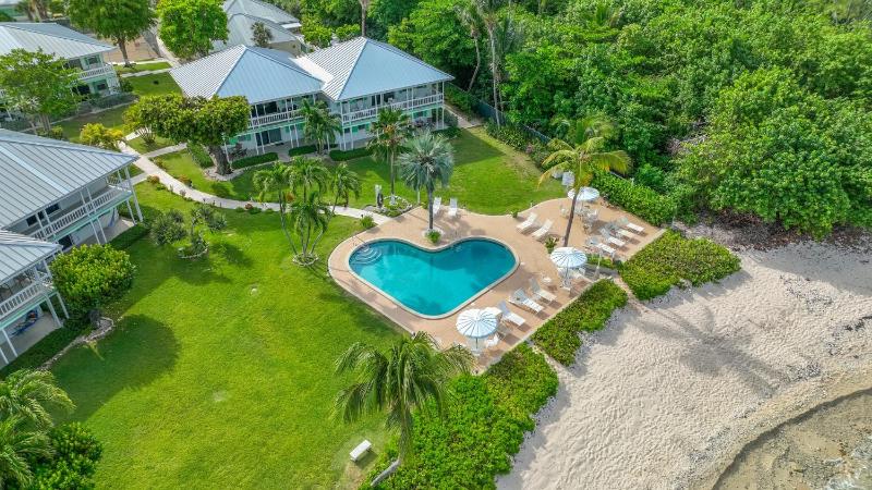 7 Mile Beach 2BR Ground Floor Oceanfront Condo with Pool and large Patio Sleeps 6 - image 1