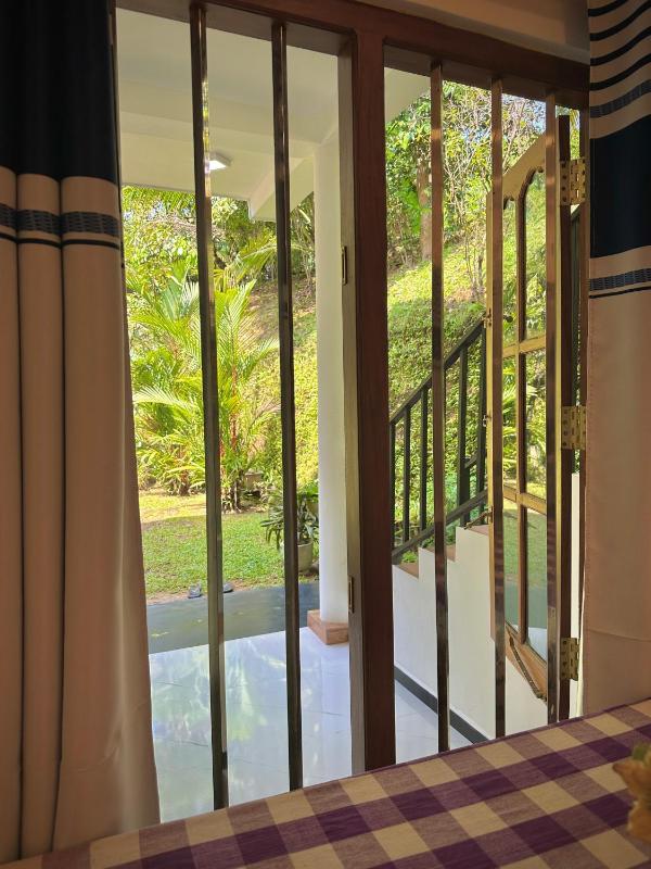 Tobby Home Stay - image 11