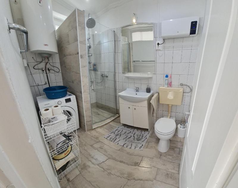 One-Bedroom House image 3