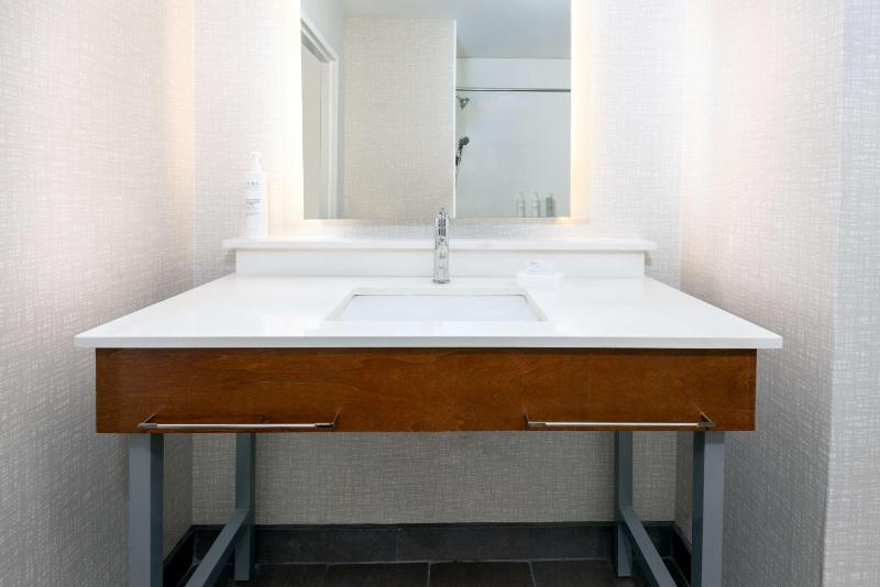 King Room - Mobility Access/Non-Smoking image 2