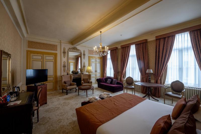 Junior Suite (2 Adults) image 1