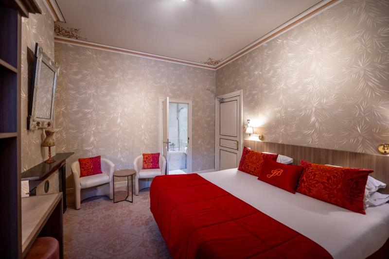 Standard Double Room image 2