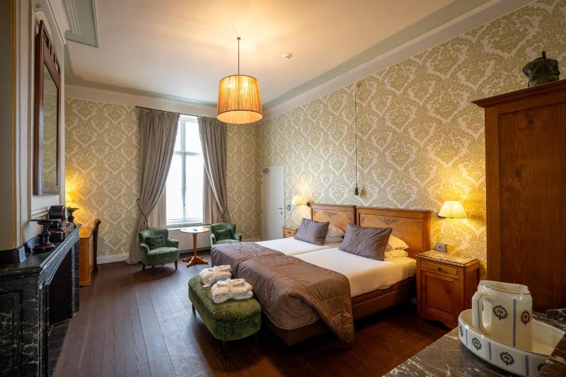 Deluxe Double Room image 2