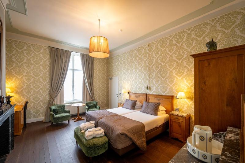 Deluxe Double Room image 3