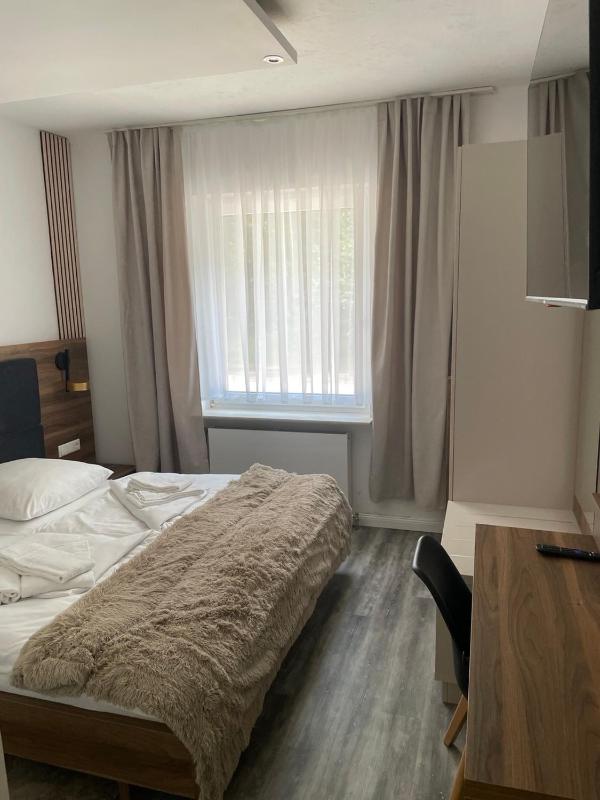 Deluxe Room image 3