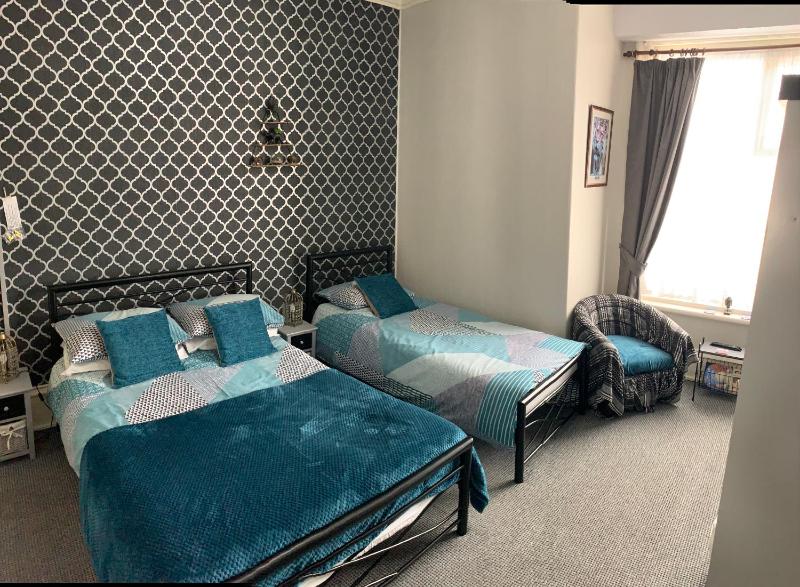 Superior Family Room image 3
