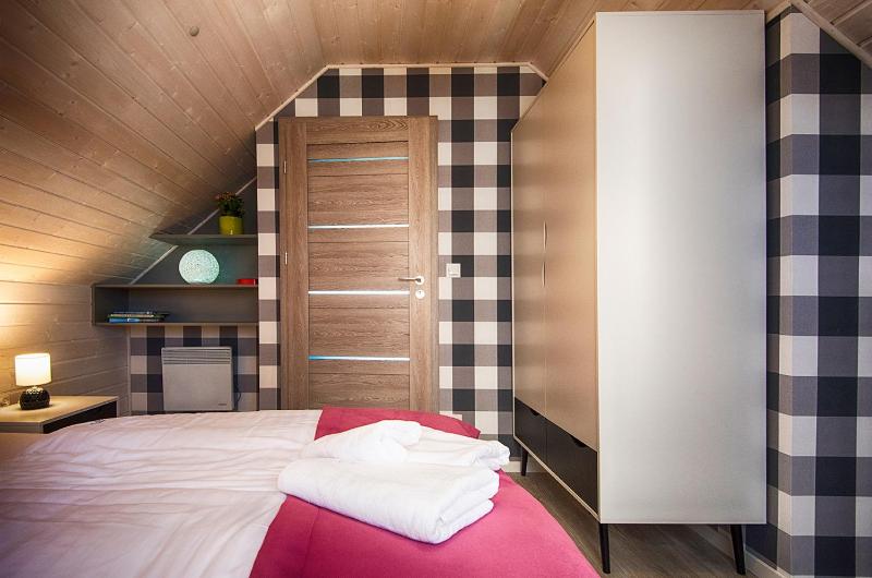 FLAUTA Całoroczne domki z prywatną balią sauną i jacuzzi - image 13
