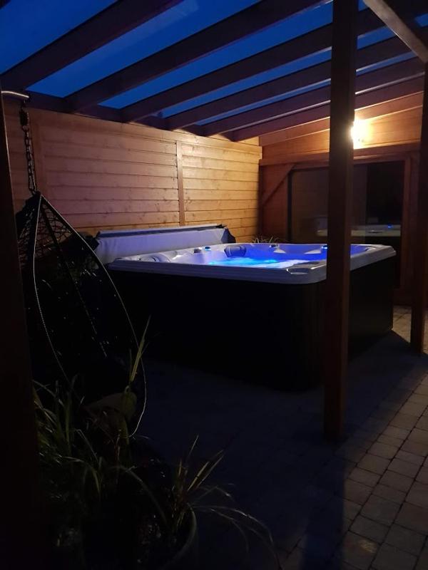 FLAUTA Całoroczne domki z prywatną balią sauną i jacuzzi - image 18