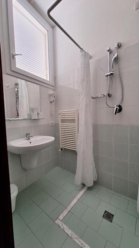 Standard Double Room image 2