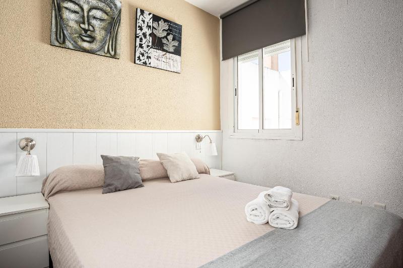 Apartamento económico en La Barrosa con piscina - image 19