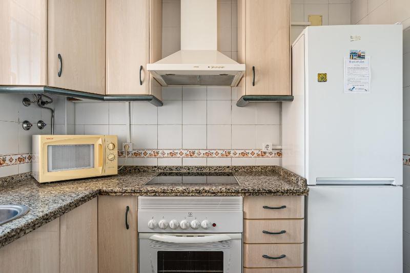 Apartamento económico en La Barrosa con piscina - image 2