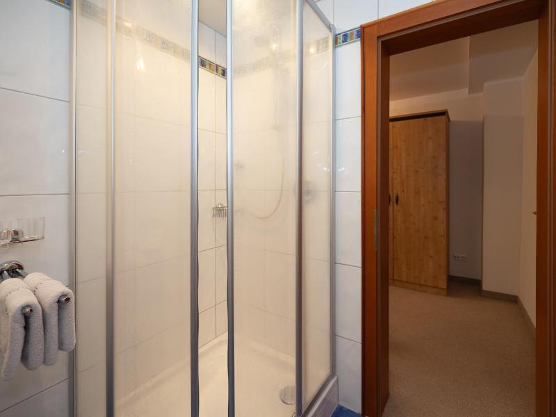 Twin Room image 2
