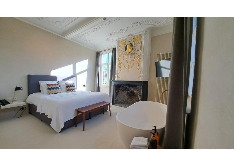 Junior Suite with Garden View image 1