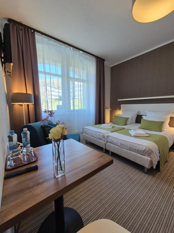 Deluxe Double Room image 2