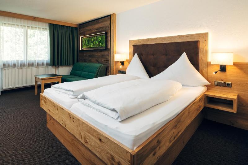 Superior Double Room with Balcony image 1