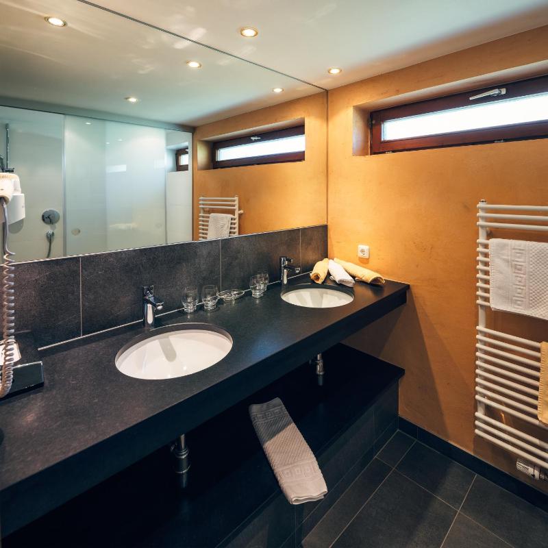 Superior Double Room with Balcony image 2