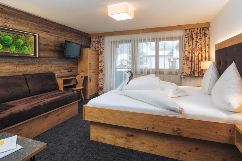 Comfort Double Room with Balcony image 1
