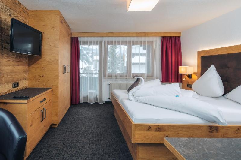 Comfort Double Room with Balcony image 4
