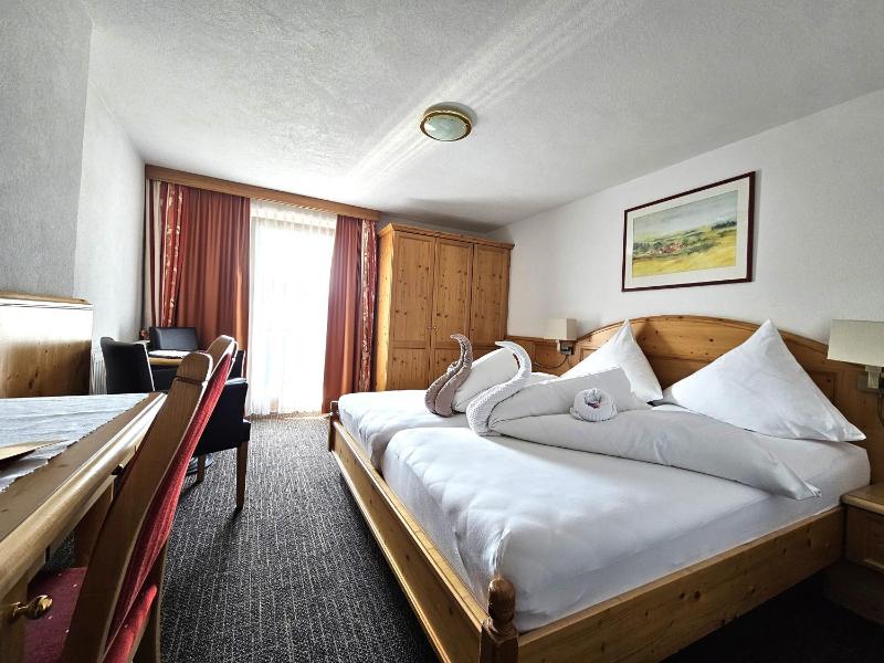 Standard Double Room with Balcony image 1
