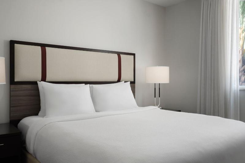 One-Bedroom Suite image 4