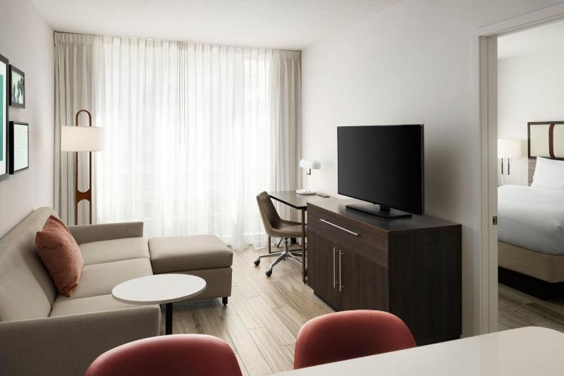 One-Bedroom Suite image 3