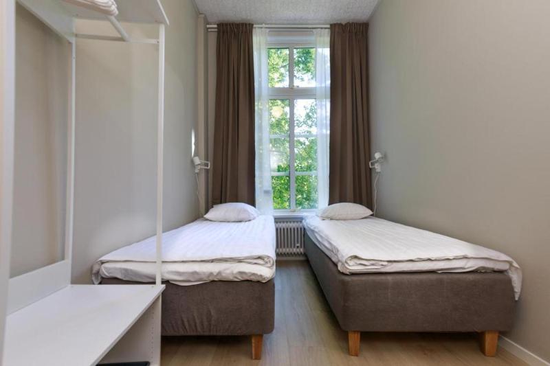 Twin Room with Shared Bathroom image 1