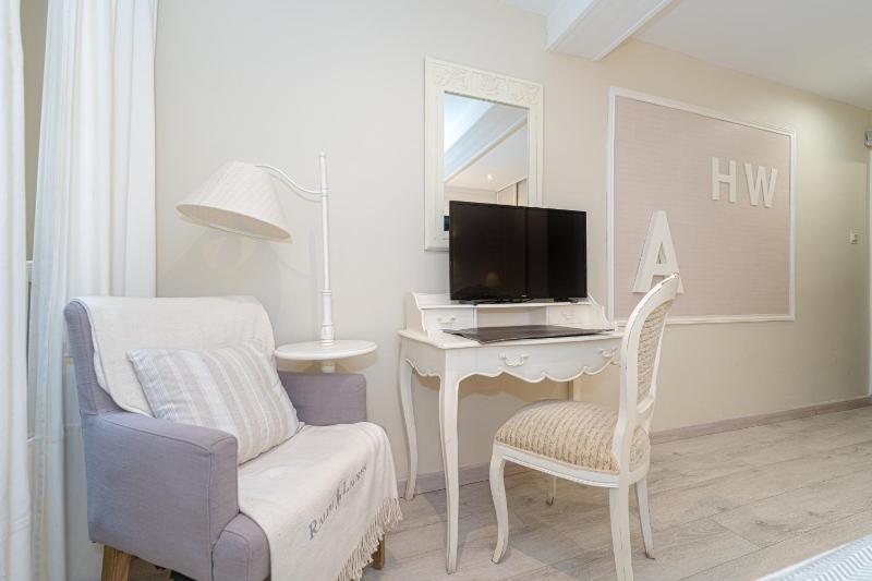 Economy Double Room image 2
