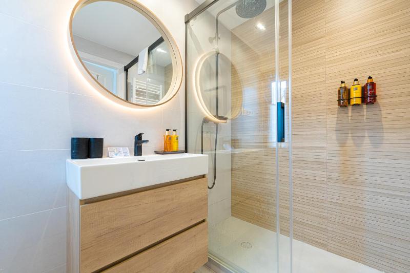 Double or Twin Room image 4