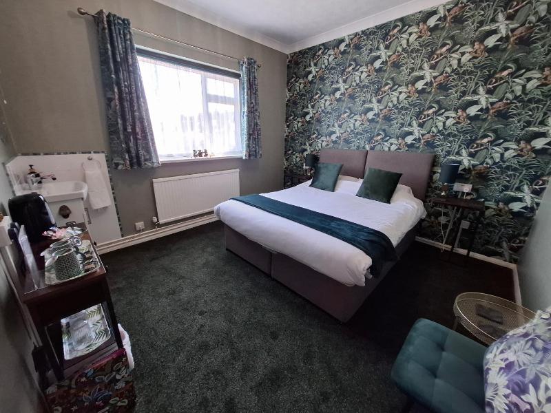 Double Room with Shared Bathroom image 1