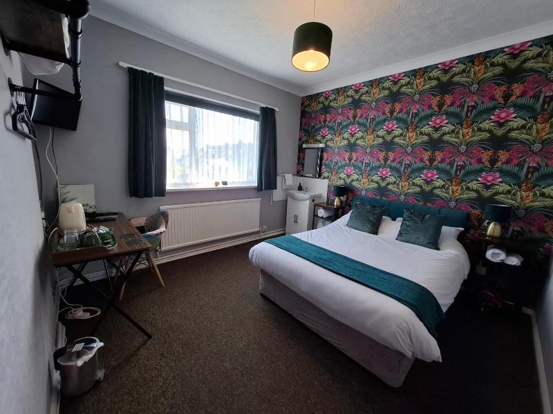 Double Room with Shared Bathroom image 3