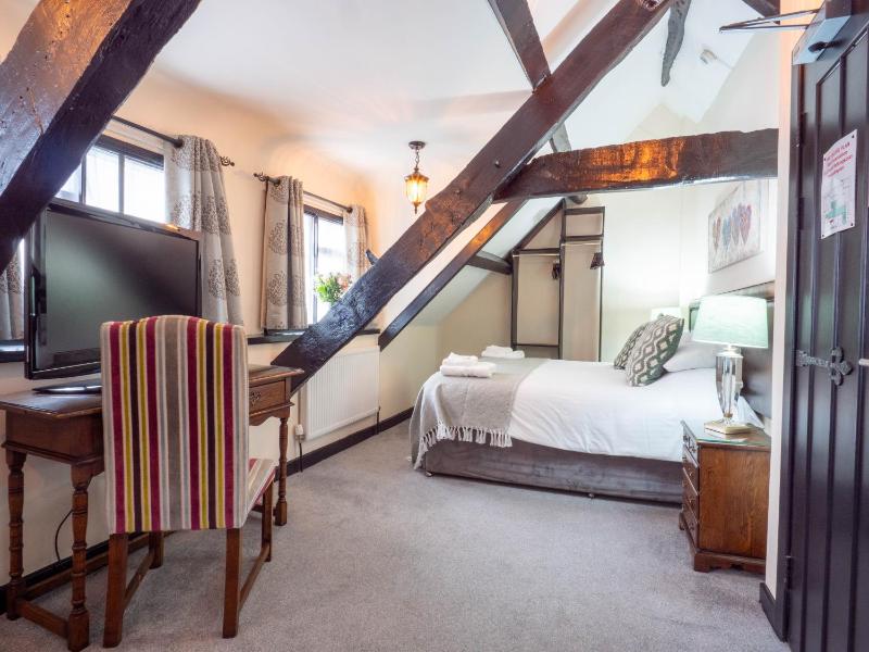 Black Boy Executive Room Queen image 4